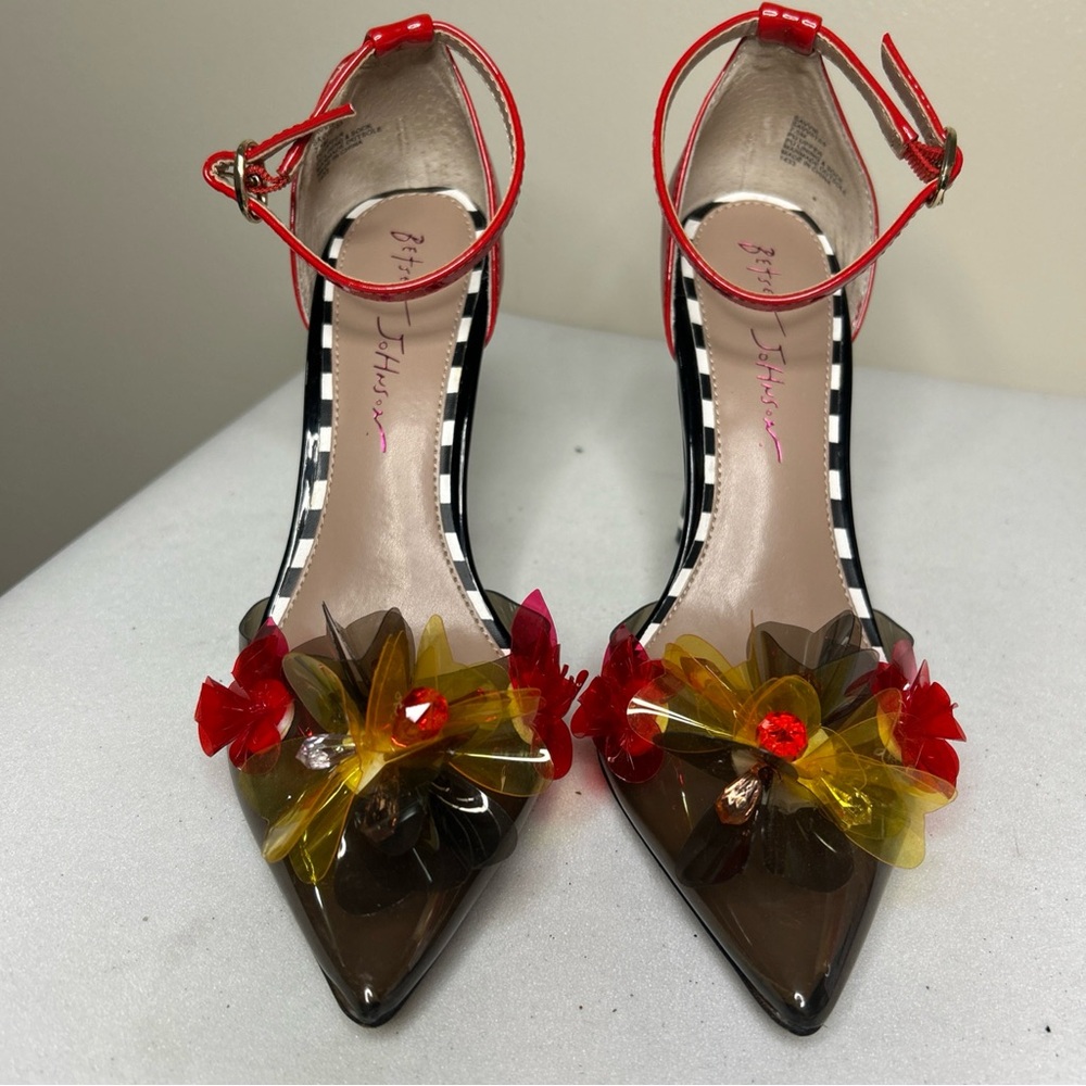 Betsey Johnson Savvie Ankle Strap
Pumps Size 7.5 Black and Red